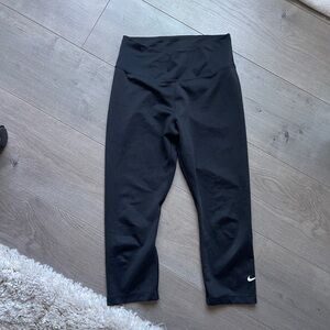 Nike Women’s Cropped Leggings Size Small